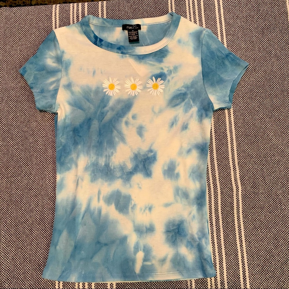 3/$10 Ribbed Embroidered Tee Daisies